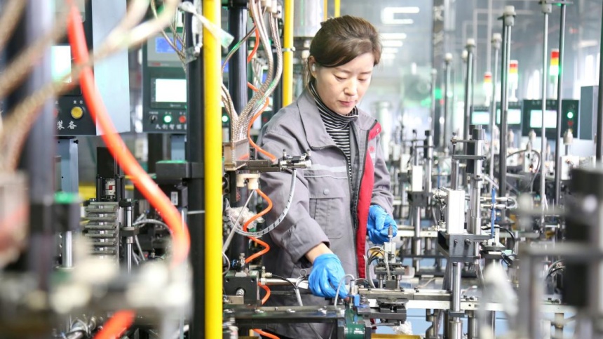 馆陶县精密轴承产业园区一轴承企业轴承加工车间。郭江鹏摄